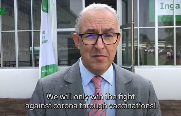 Ook Burgemeester Aboutaleb laat zich vaccineren